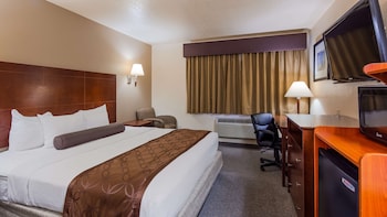 Standard Room, 1 King Bed, Non Smoking, Refrigerator & Microwave
