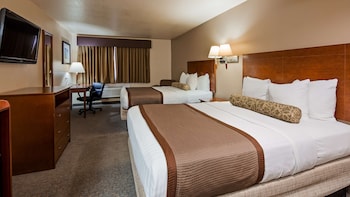 Standard Room, 2 Queen Beds, Non Smoking, Refrigerator & Microwave (Pet Friendly)
