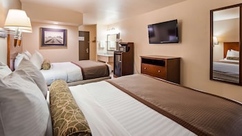 Standard Room, 2 Queen Beds, Non Smoking, Refrigerator & Microwave (Pet Friendly)