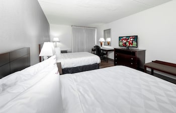 Deluxe Room, 2 Double Beds (Smoke Free, Roll-In Shower)