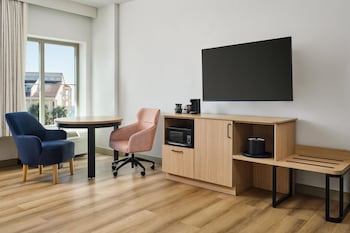 Studio, 2 Queen Beds, Accessible, Non Smoking (Mobility & Hearing, Bathtub)