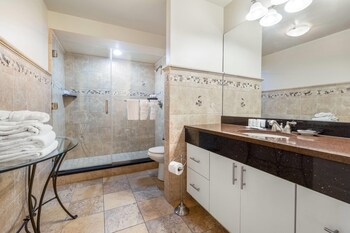 Suite, 1 King Bed, Non Smoking (Exterior Entrance)