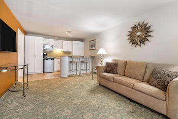 Suite, 1 King Bed, Non Smoking (Exterior Entrance)