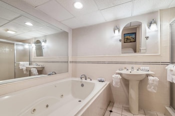 Suite, 1 King Bed, Non Smoking, No Windows