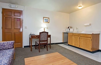 Presidential Room, 1 King Bed, Non Smoking, Jetted Tub
