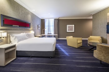 Junior Suite, 1 King Bed, Club Lounge Access