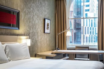 Classic Room, 1 King Bed, City View