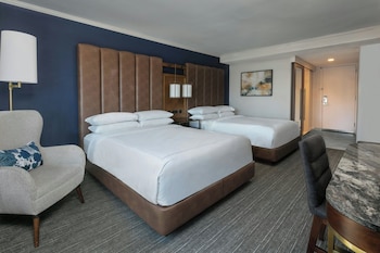 Room, 2 Queen Beds (No View)
