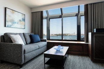 Panoramic Studio Suite, 1 King Bed (Mobility/Hearing Access, Roll-in Shwr)