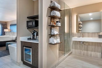 Suite, 1 King Bed, Non Smoking