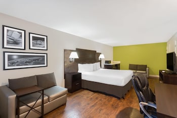 Studio Suite, 1 King Bed, Non Smoking, Pool View