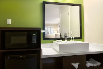 Studio Suite, 1 King Bed, Non Smoking, Pool View