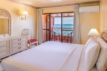 Deluxe Room (1 King or 1 Queen Bed)