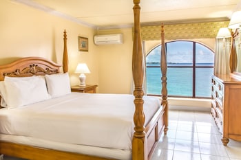 Honeymoon Room, Pool View