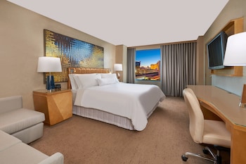 Premium Room, 1 King Bed (Mobility/Hearing Accessible, Tub)