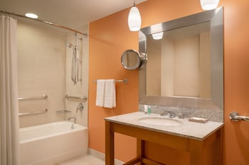 Premium Room, 1 King Bed (Mobility/Hearing Accessible, Tub)