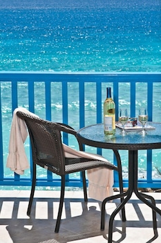 Deluxe Ocean Front Studio