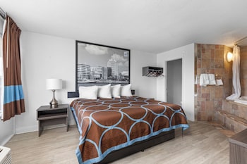 Deluxe Suite, King Bed, with Jetted Tub