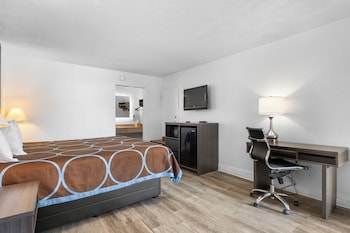 Standard Room, King Bed, Pool Side