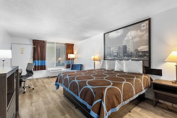 Standard Room, King Bed, Pool Side