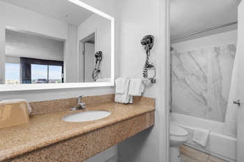 Comfort Room,  2 Double Beds, Ocean View