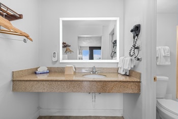 Comfort Room,  2 Double Beds, Ocean View