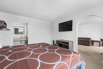 Comfort Suite, King Bed with Living Room