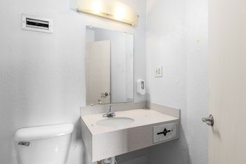 Deluxe Suite, King Bed, with Jetted Tub