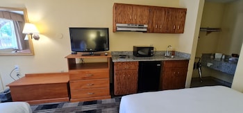 Room, 2 Queen Beds, Kitchenette