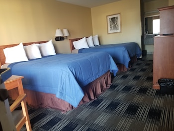 Room, 2 Queen Beds, Kitchenette