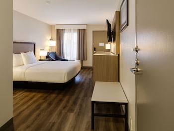 Room, 1 Queen Bed, Mobility Accessible, Non Smoking (Mobility, Roll-in Shower)
