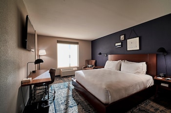 Room, 1 King Bed (Mobility/Hearing Access, Roll-in Shwr)