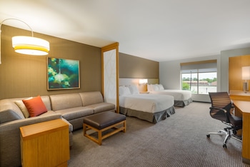 Classic Room, Multiple Beds (2 Queenbeds & 1 Sofabed)