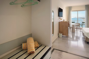 Two Bedroom Family Room Front Sea View (4+2)