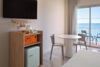 Two Bedroom Family Room Front Sea View (4+2)