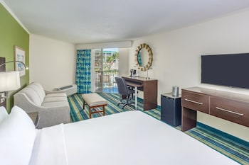 Premium Room, 1 King Bed, Balcony, Marina View