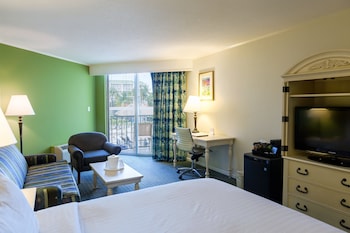 Premium Room, 1 King Bed, Balcony, Marina View