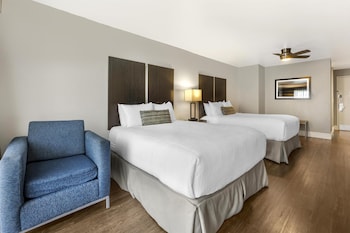 Non-Pet, 2 Queen Beds, River View w/Balcony