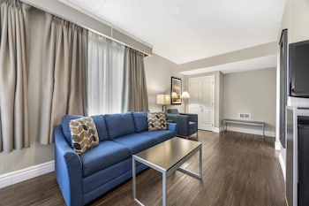 Non-Pet, 1 King bed w/Sofa bed