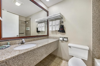 Non-Pet, 2 Queen Beds, River View w/Balcony