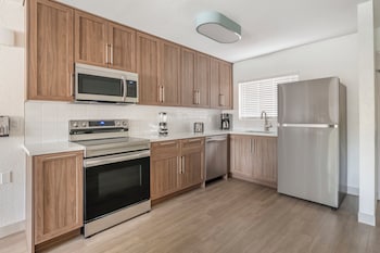 Condo, 2 Bedrooms