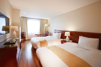 Sejong Deluxe Twin, Namsan Mountain View (10-11F, 2 Double Beds)