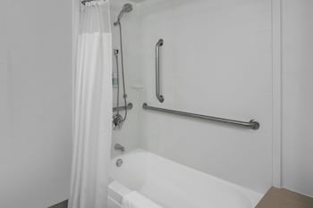 Room, 2 Queen Beds, Hearing Accessible (Accessible Bathtub)