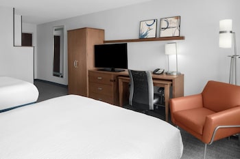 Room, 2 Queen Beds, Hearing Accessible (Accessible Bathtub)