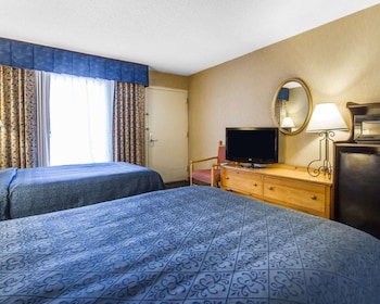 Standard Room, 2 Queen Beds, Non Smoking