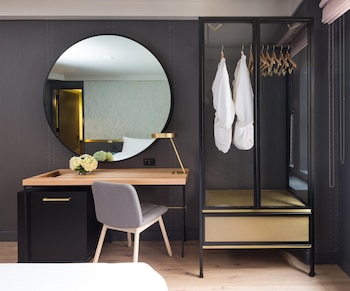 Deluxe Room, 1 King Bed