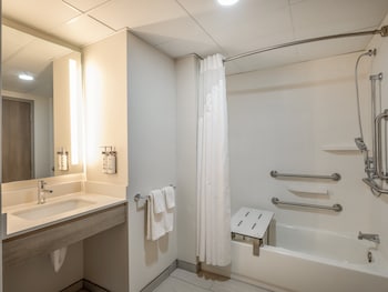 Studio Suite, 1 King Bed, Accessible