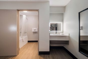 Deluxe Room, 1 Double Bed, Accessible, Non Smoking