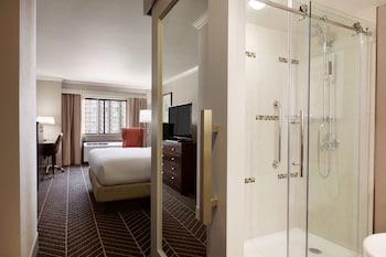 Room, 1 King Bed, Accessible (Roll-In Shower)