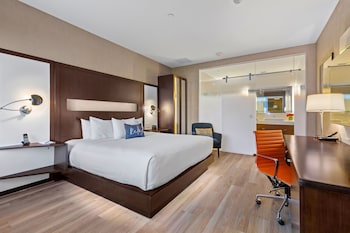 Courtyard Room, 1 King Bed